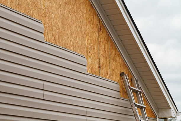Professional Siding Contractor technician working in Glenview, IL